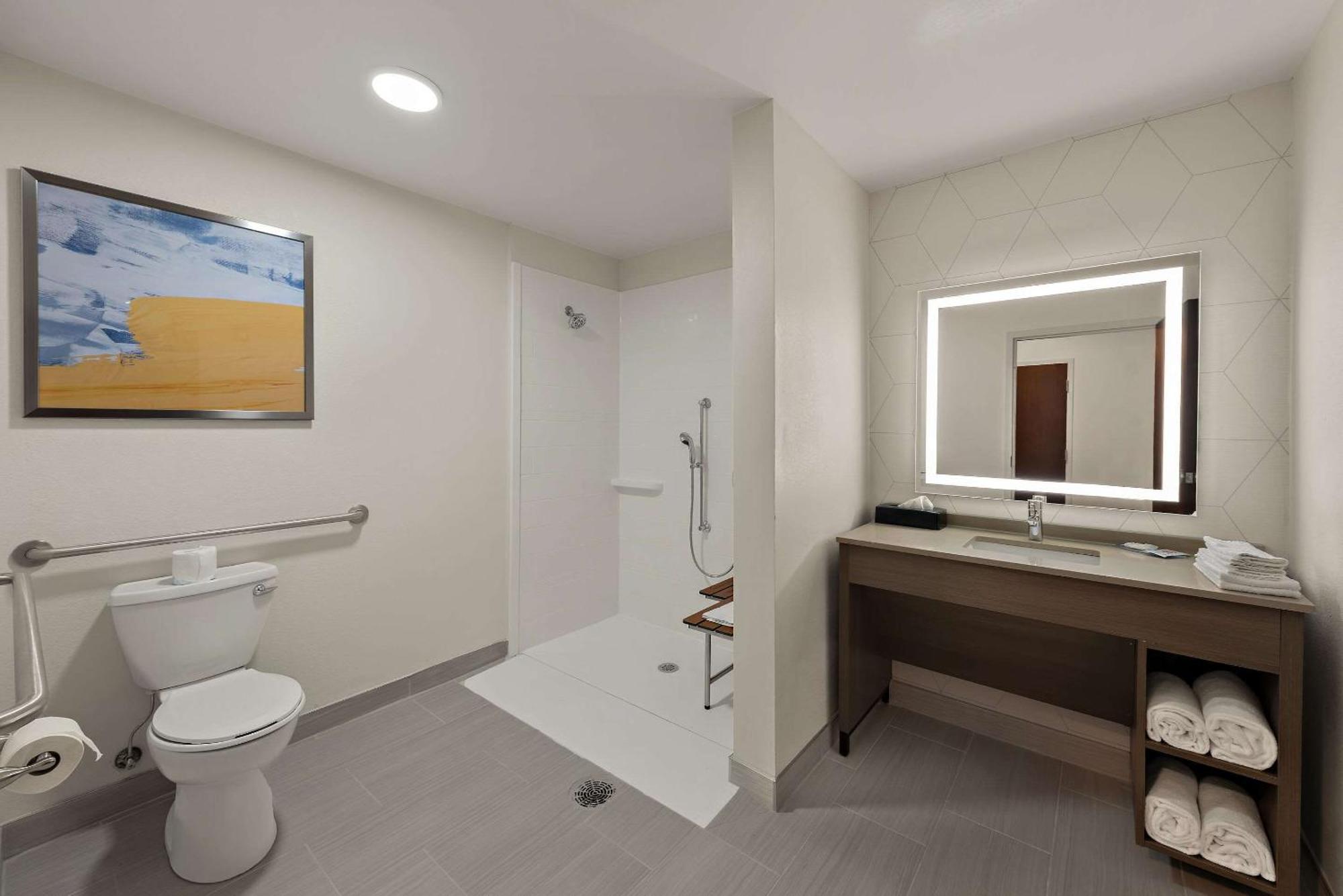 Comfort Suites Columbus East Broad Zewnętrze zdjęcie